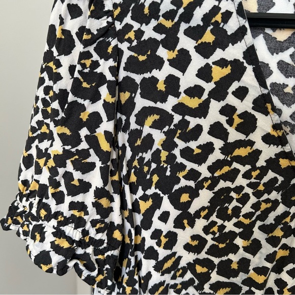 Banana Republic Leopard Print Puffed Sleeve Peplum Top Size Medium GUC - Picture 7 of 9